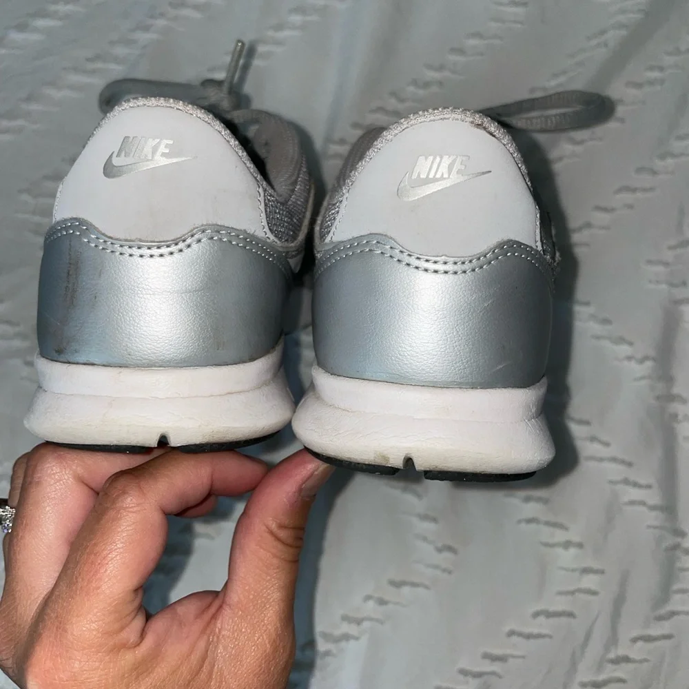Nike Orive Gray Silver White Running Shoes Athletic Womens Size 7